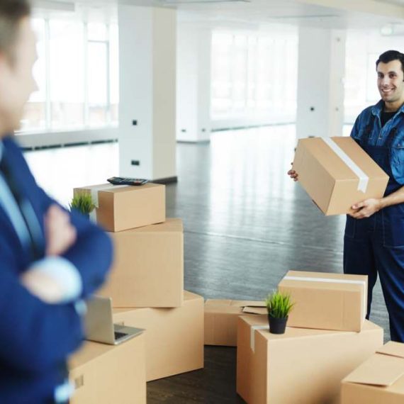 helping-with-relocation-PA2XZB3